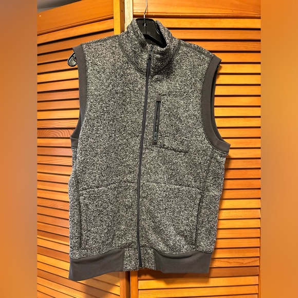 Gap lightweight vest - Picture 1 of 3